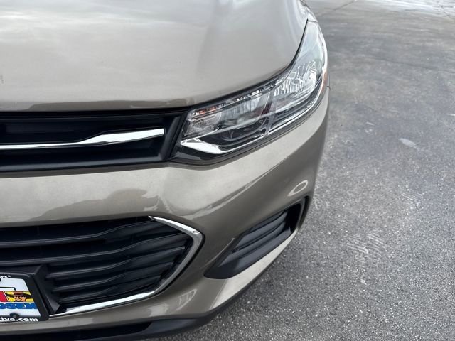 Used 2020 Chevrolet Trax LS w/ Tint and Cruise Package image 38