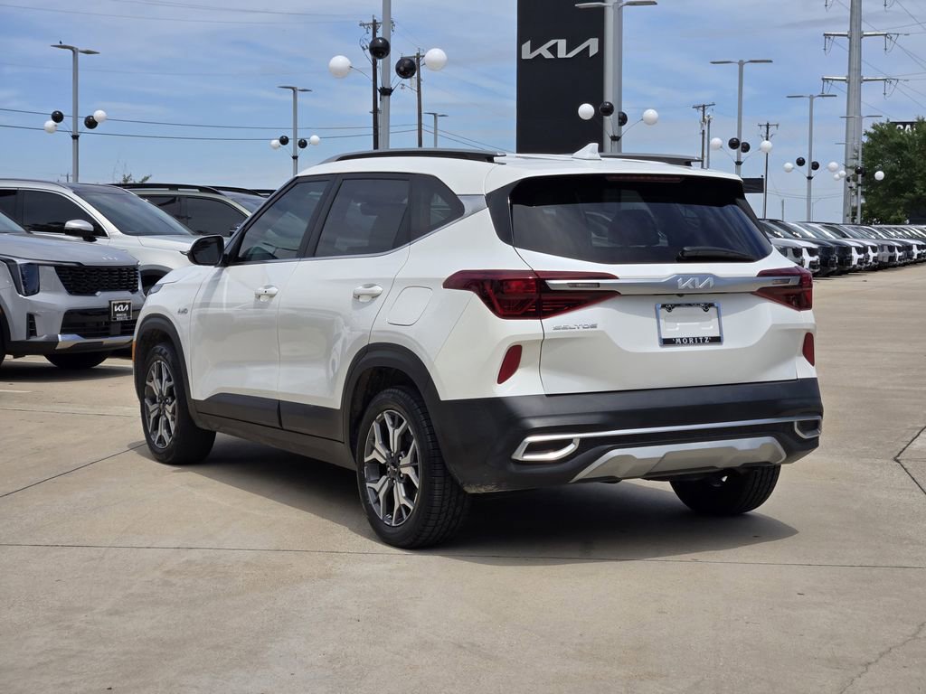 Certified 2023 Kia Seltos EX image 3