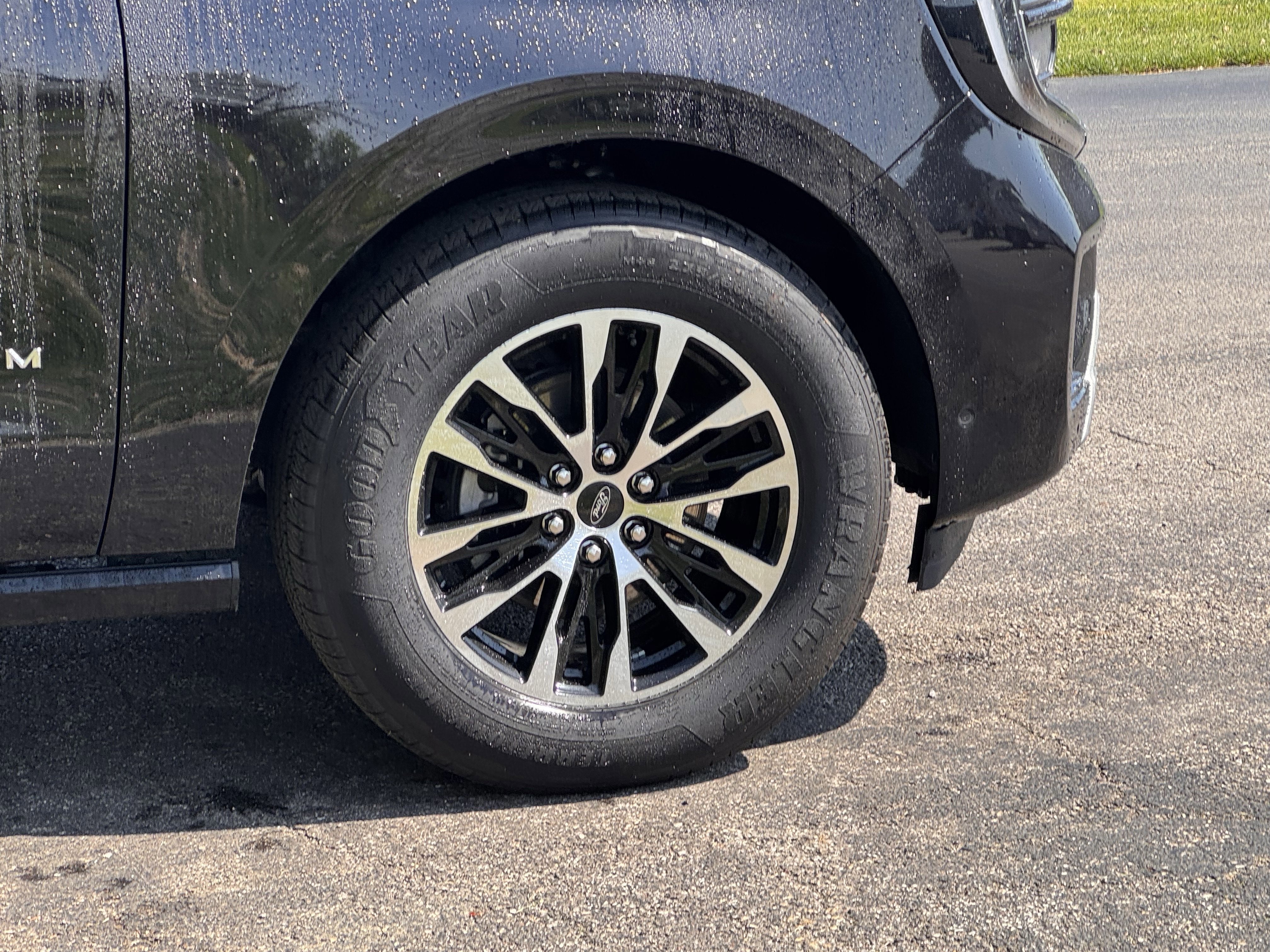 Used 2025 Ford Expedition Platinum image 4