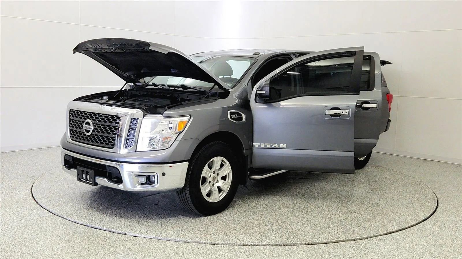 Used 2017 Nissan Titan SV AWD/4WD image 10