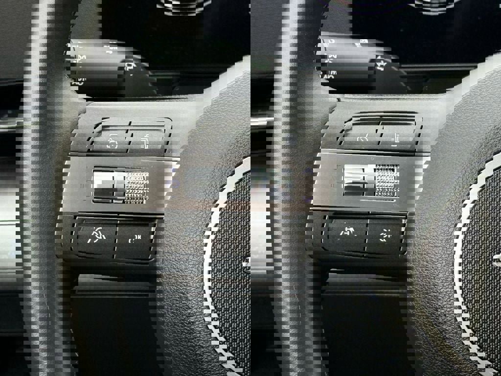 Used 2025 Hyundai Kona SEL image 21