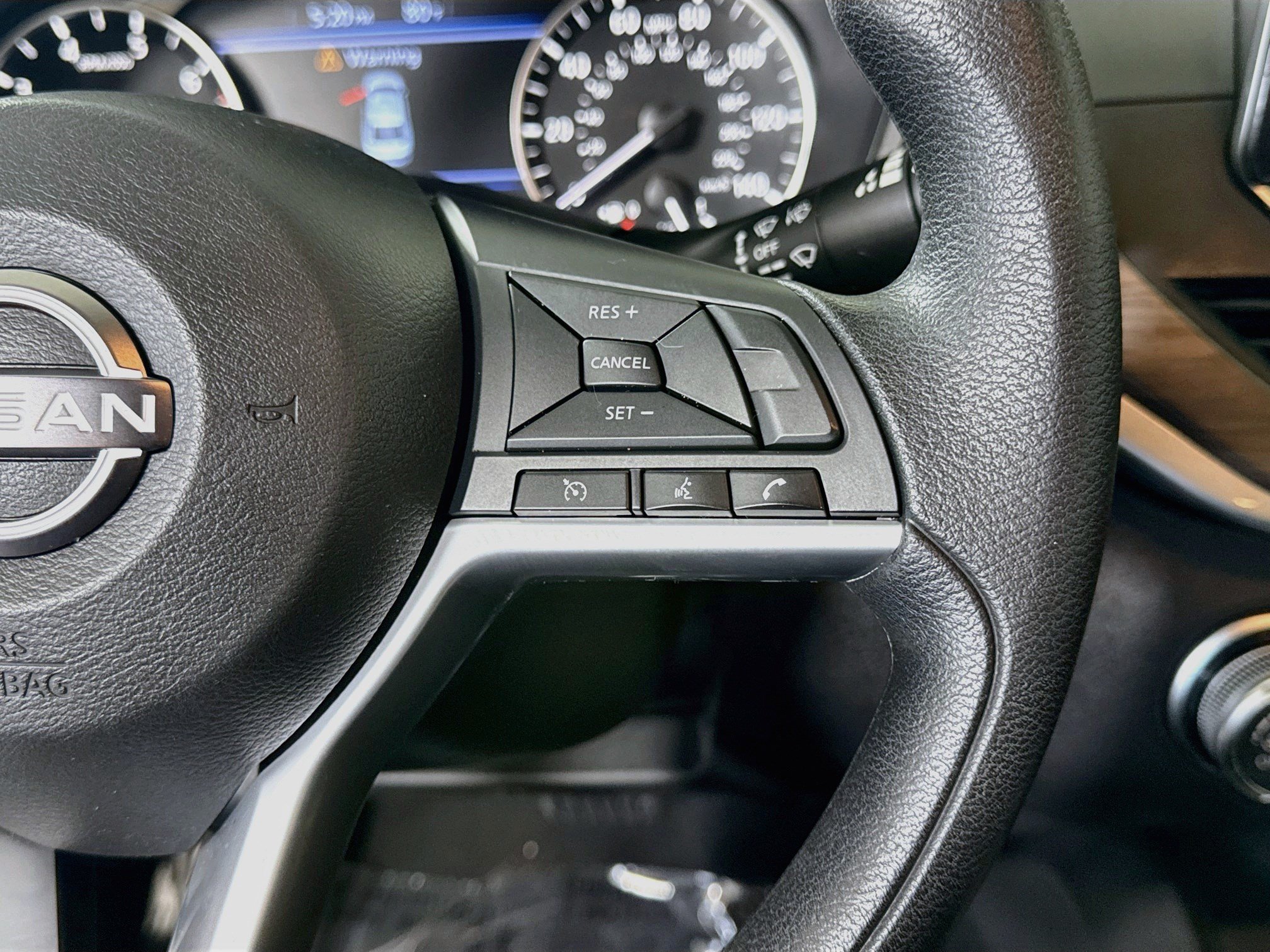 Used 2025 Nissan Altima 2.5 SV FWD image 15