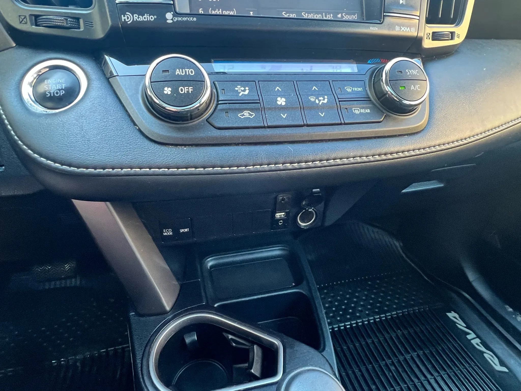 Used 2018 Toyota RAV4 XLE w/ Plus Extra Value Package AWD/4WD image 19