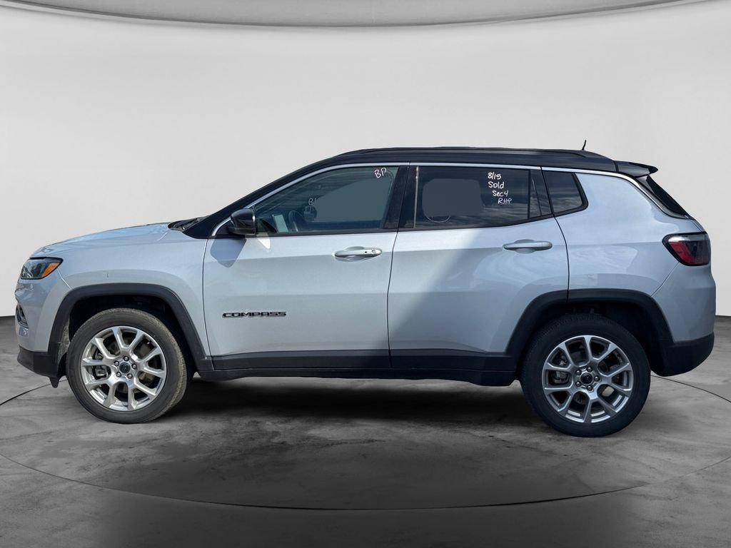 Used 2025 Jeep Compass Limited AWD/4WD image 5