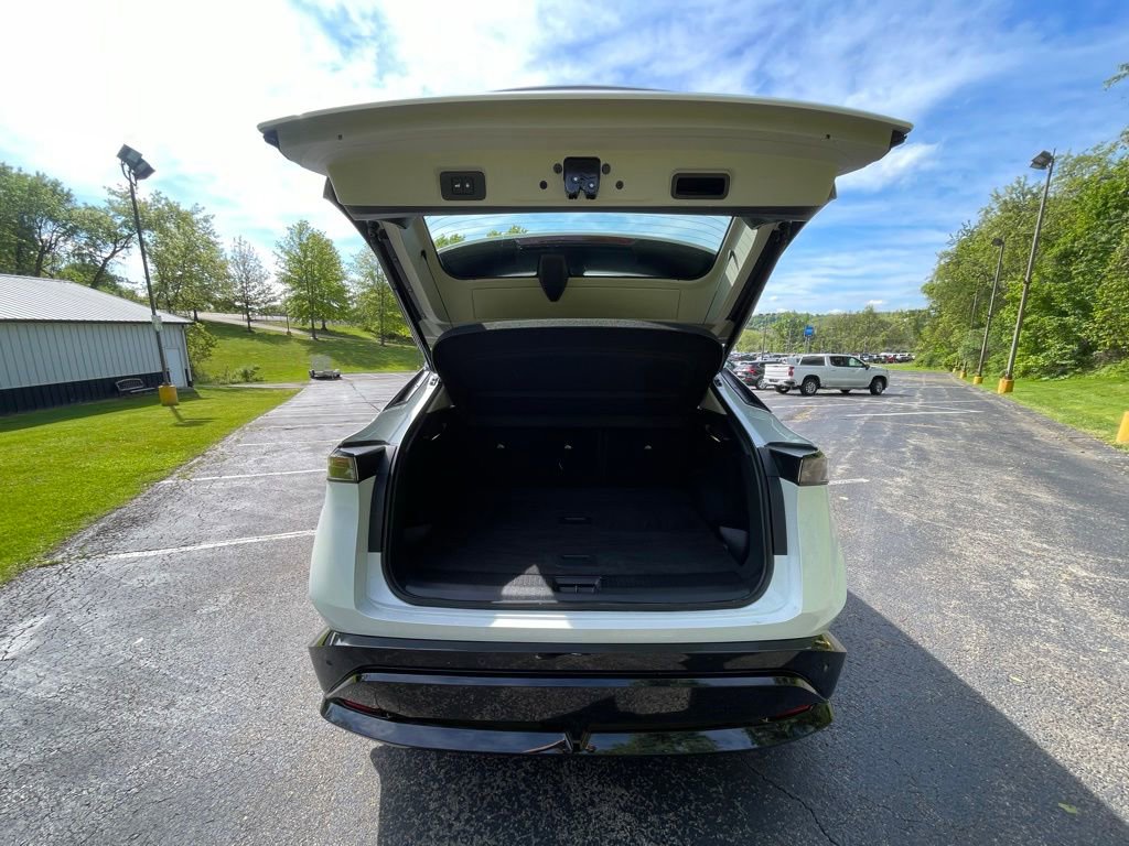 Used 2024 Nissan Ariya AWD image 16