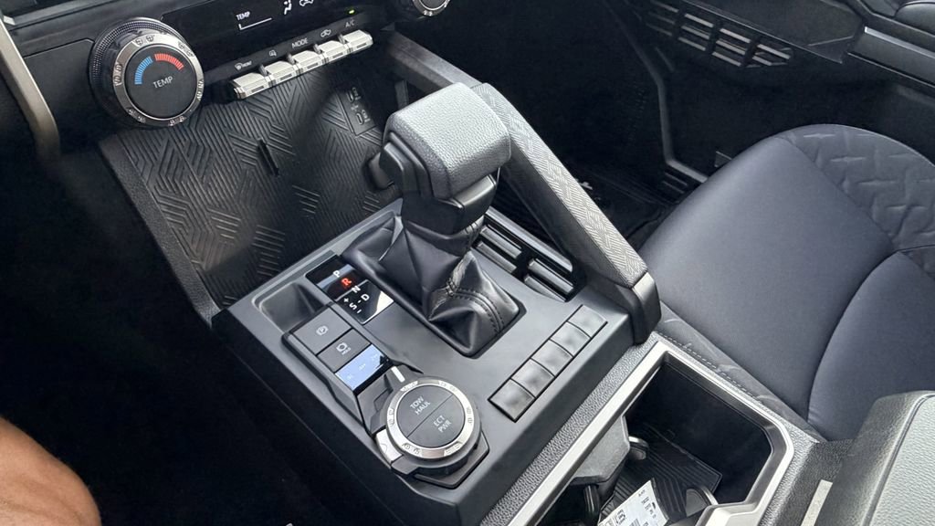Used 2025 Toyota Tacoma SR5 AWD/4WD image 19