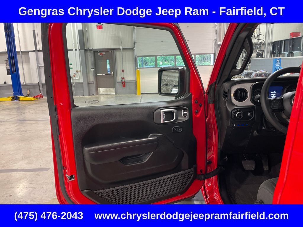 Used 2024 Jeep Wrangler Unlimited w/ Convenience Group AWD/4WD image 34