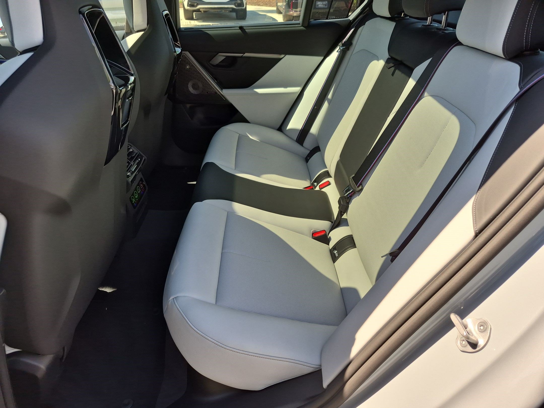 Certified 2026 BMW M5 w/ Executive Package AWD/4WD image 31
