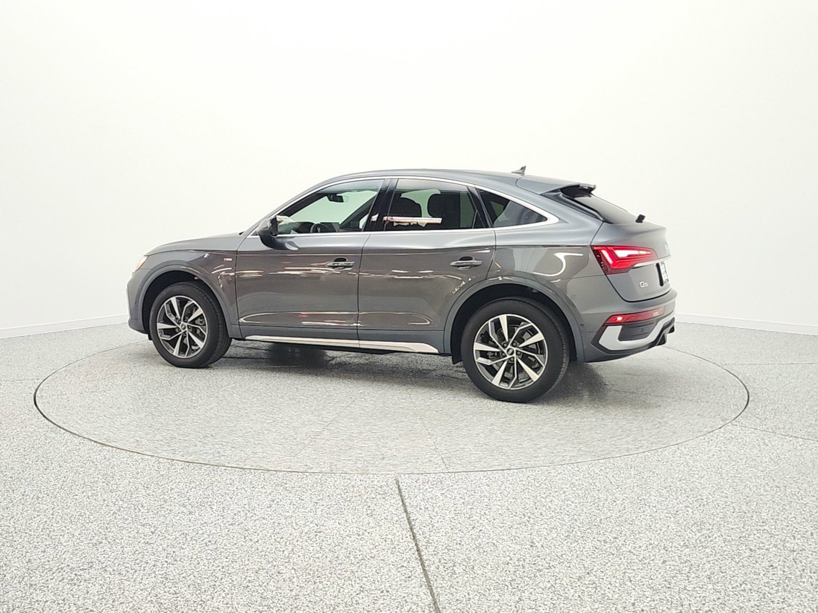 Used 2023 Audi Q5 2.0T Prestige w/ Prestige Package image 8
