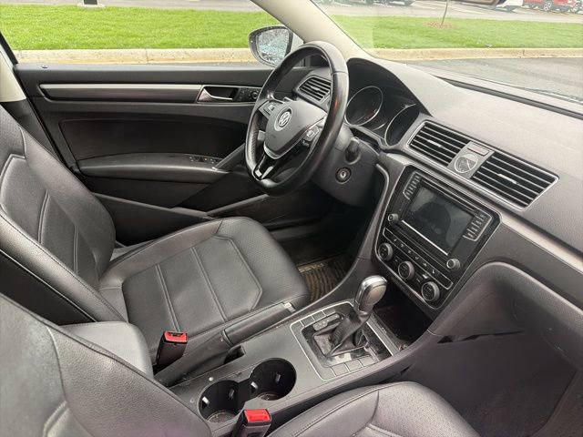 Used 2017 Volkswagen Passat 1.8T R-Line image 21