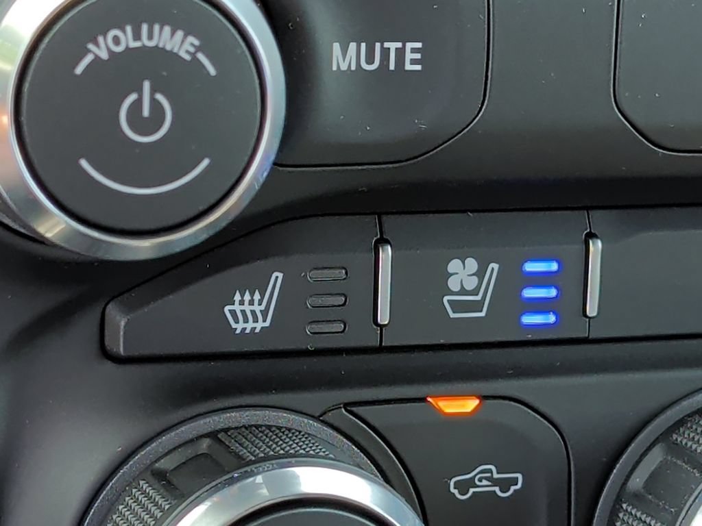 Used 2019 RAM 1500 Laramie w/ Sport Appearance Package AWD/4WD image 27