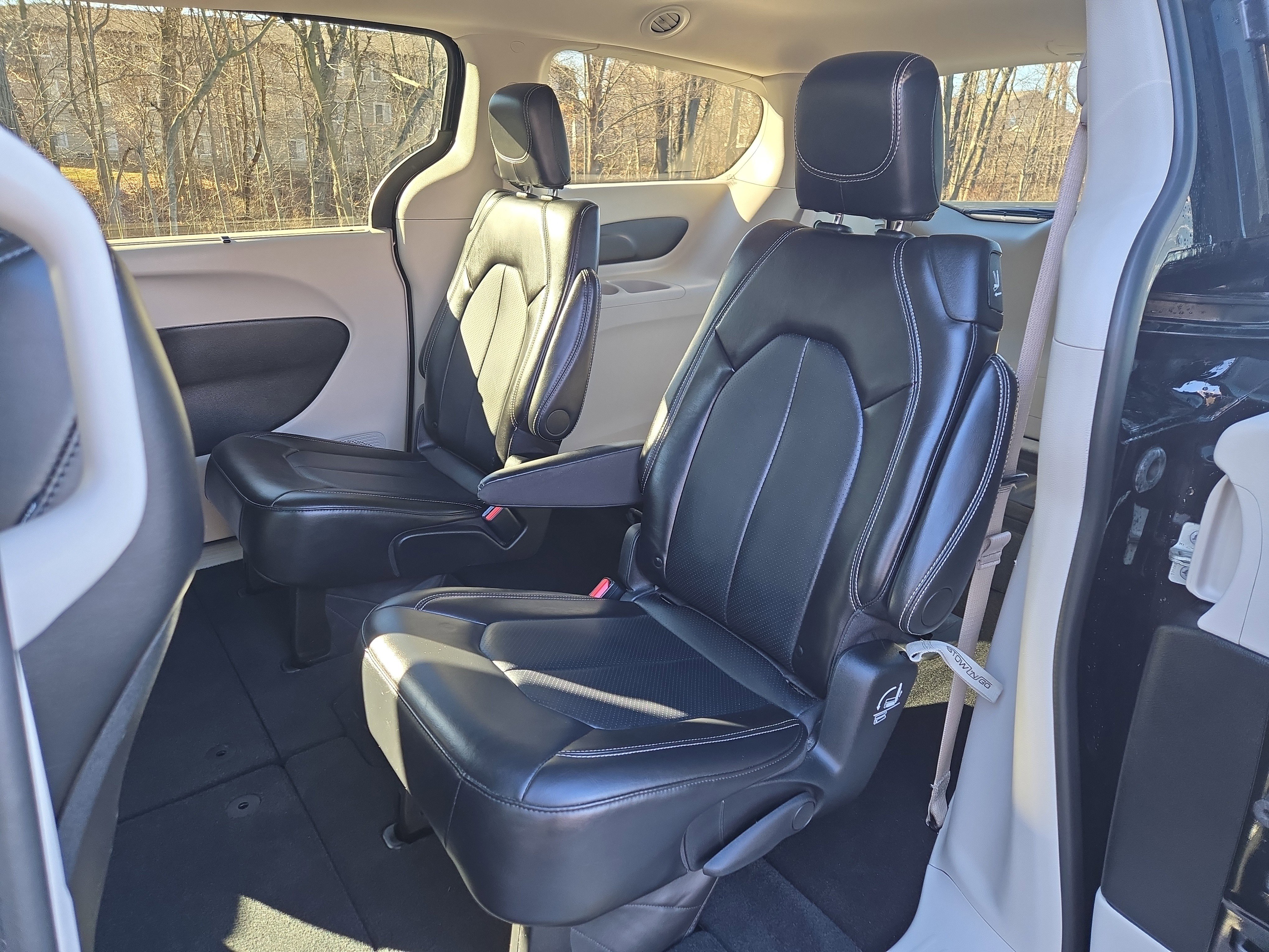 Used 2024 Chrysler Pacifica Touring-L image 26