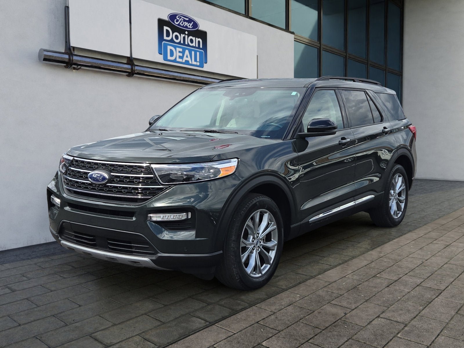 Used 2024 Ford Explorer XLT w/ Equipment Group 202A AWD/4WD image 7