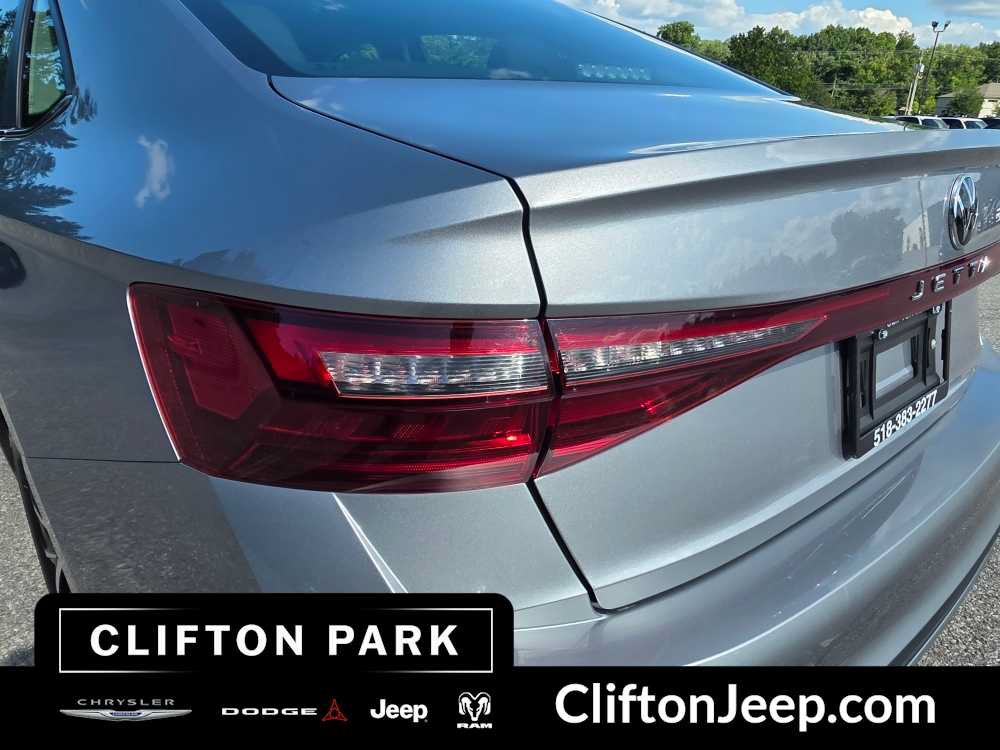 Used 2025 Volkswagen Jetta S FWD image 8
