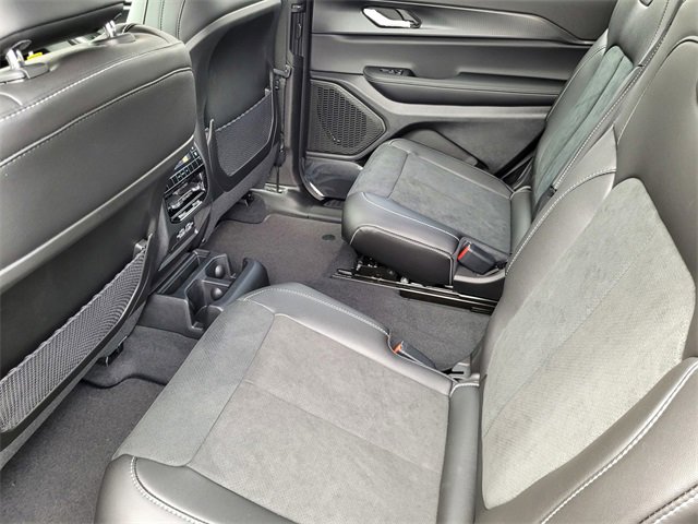 New 2025 Jeep Grand Cherokee L Altitude image 10