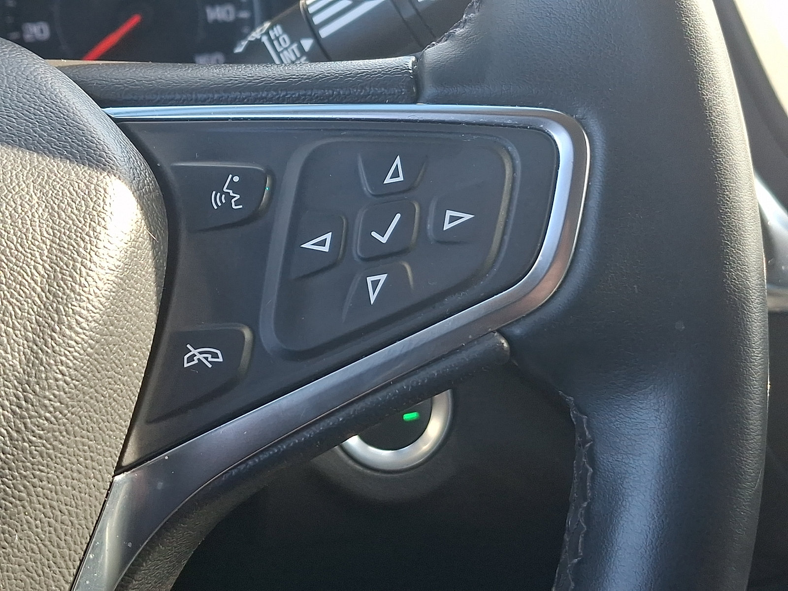 Used 2024 Chevrolet Equinox LT FWD image 22
