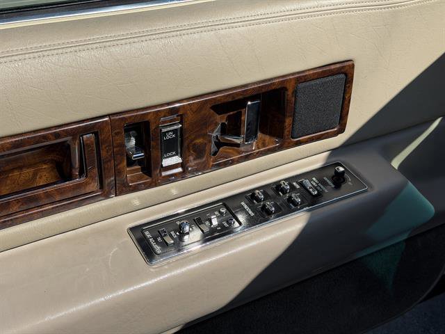 Used 1996 Cadillac Fleetwood Brougham RWD image 17