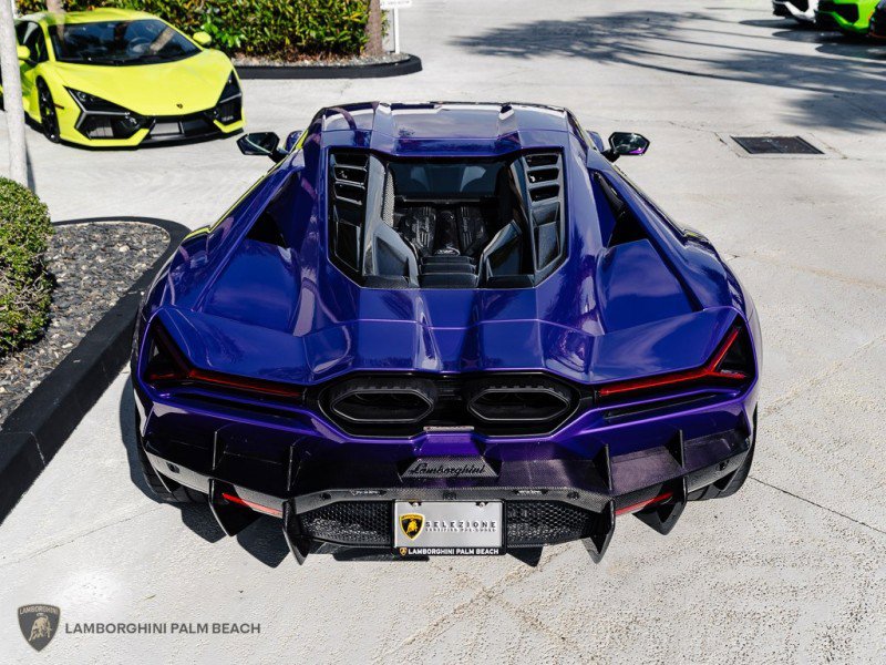 Used 2024 Lamborghini Revuelto image 4