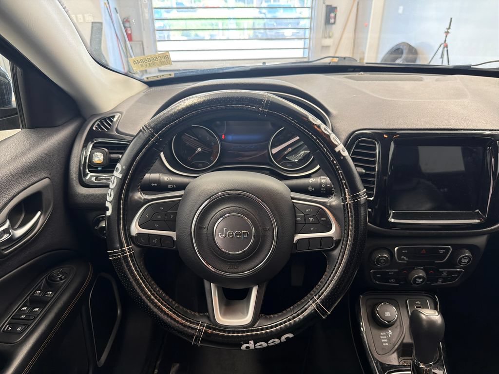 Used 2018 Jeep Compass Limited w/ Navigation Group AWD/4WD image 19