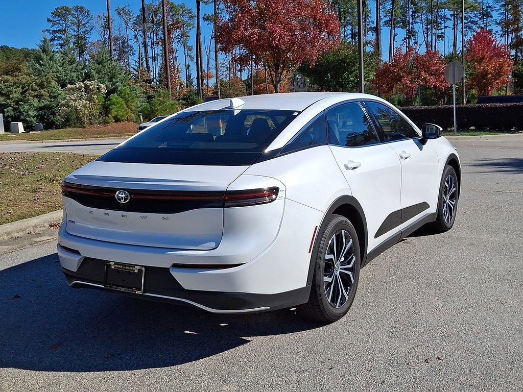 Used 2023 Toyota Crown XLE image 6