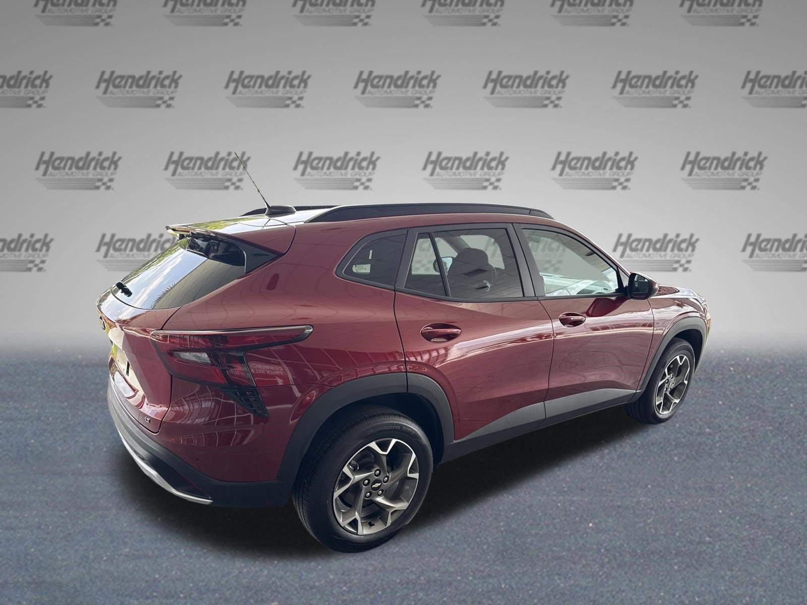 Used 2025 Chevrolet Trax LT w/ LT Convenience Package FWD image 9