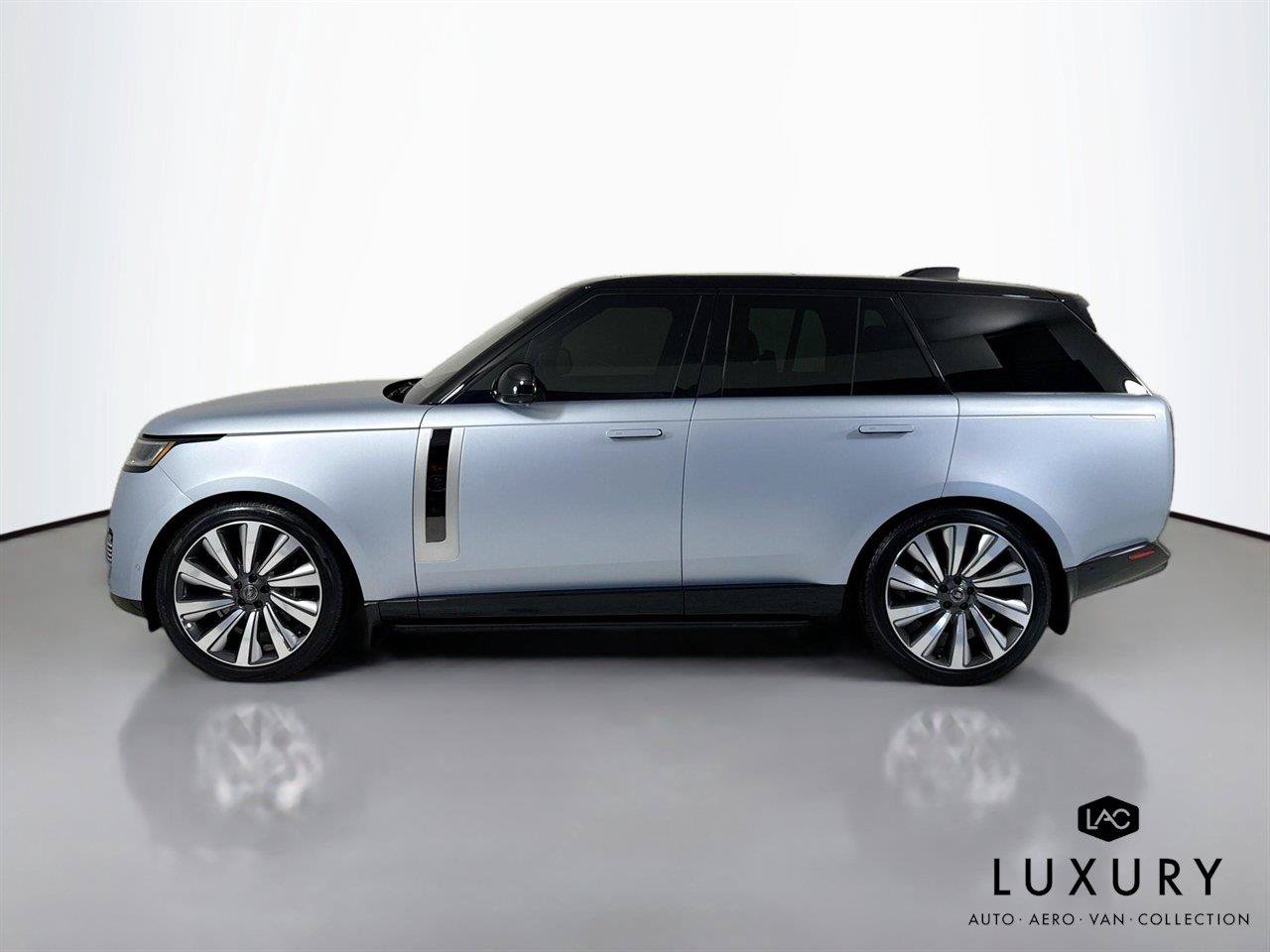 Used 2023 Land Rover Range Rover SV AWD/4WD image 9
