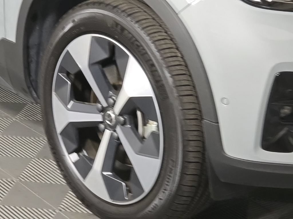 Certified 2026 Volvo XC40 B5 Plus AWD/4WD image 7