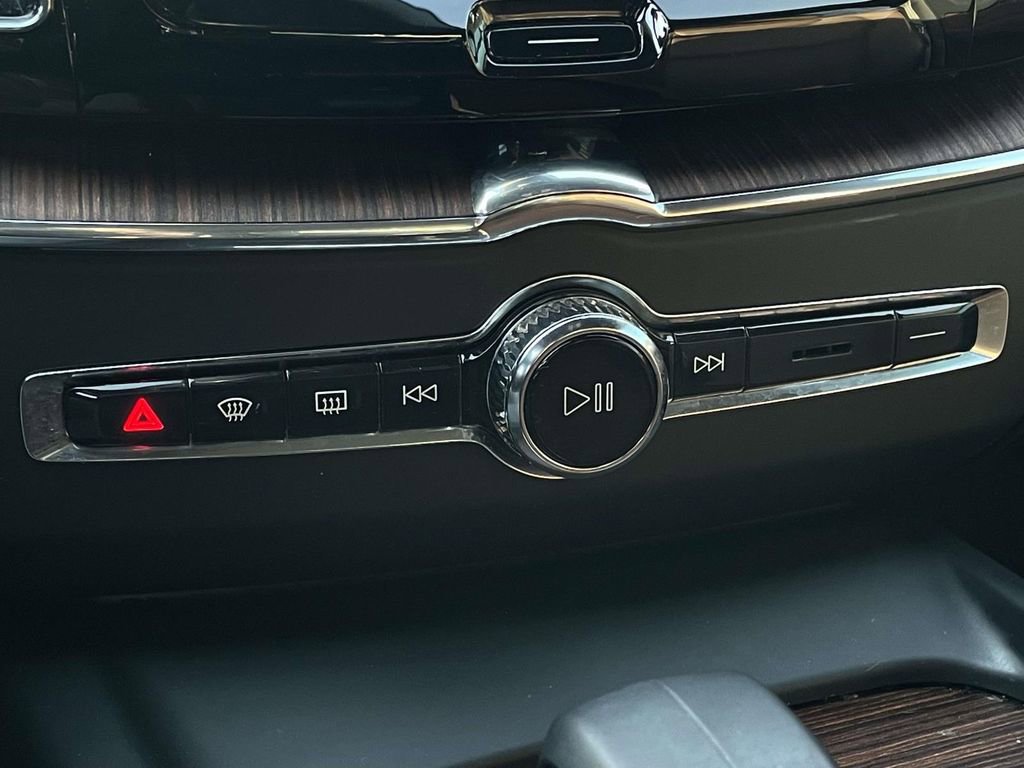 Used 2023 Volvo XC60 B5 Plus w/ Climate Package image 19