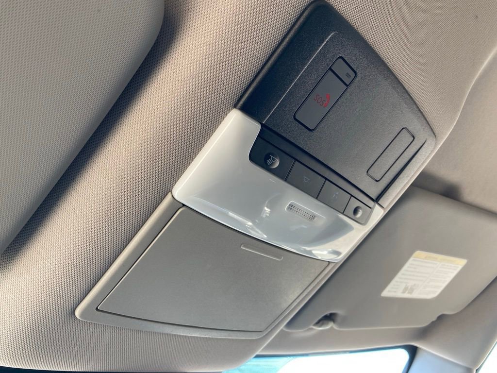 Used 2025 Nissan Rogue SV image 28