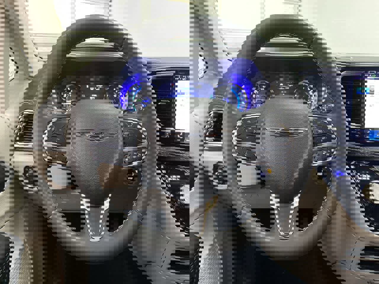 Used 2023 Chrysler Pacifica Touring-L image 20