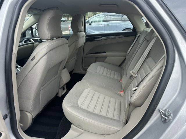 Used 2018 Ford Fusion SE image 13