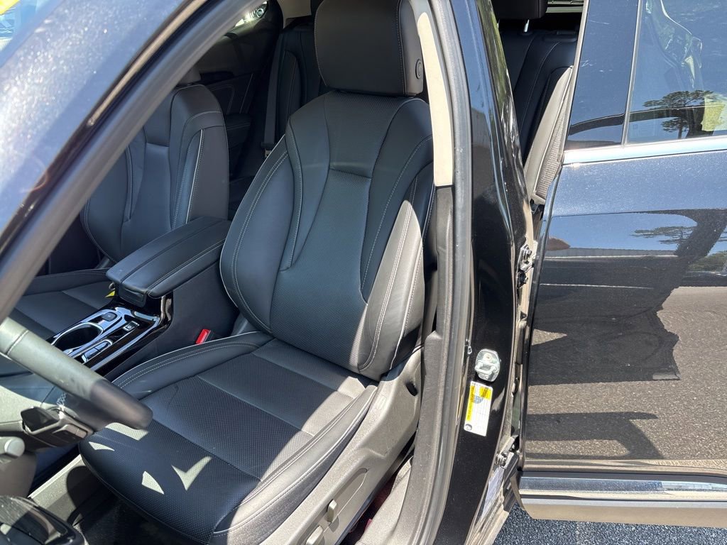 Used 2023 Buick Envision Essence FWD image 3