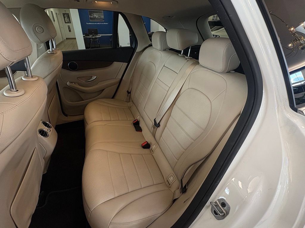 Used 2021 Mercedes-Benz GLC 300 4MATIC image 24