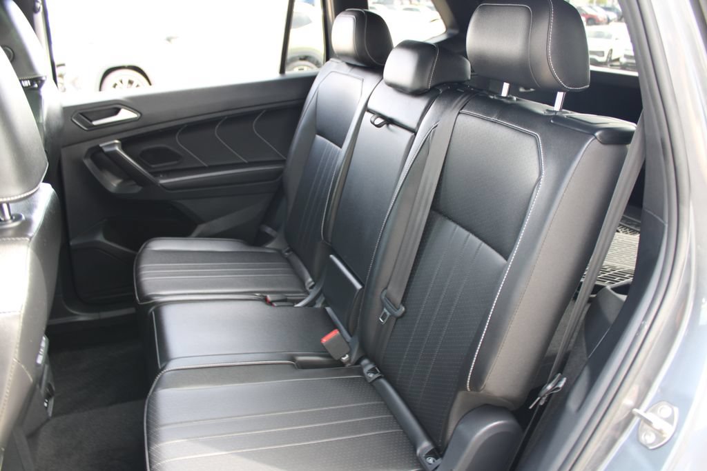 Certified 2024 Volkswagen Tiguan SE R-Line FWD image 22