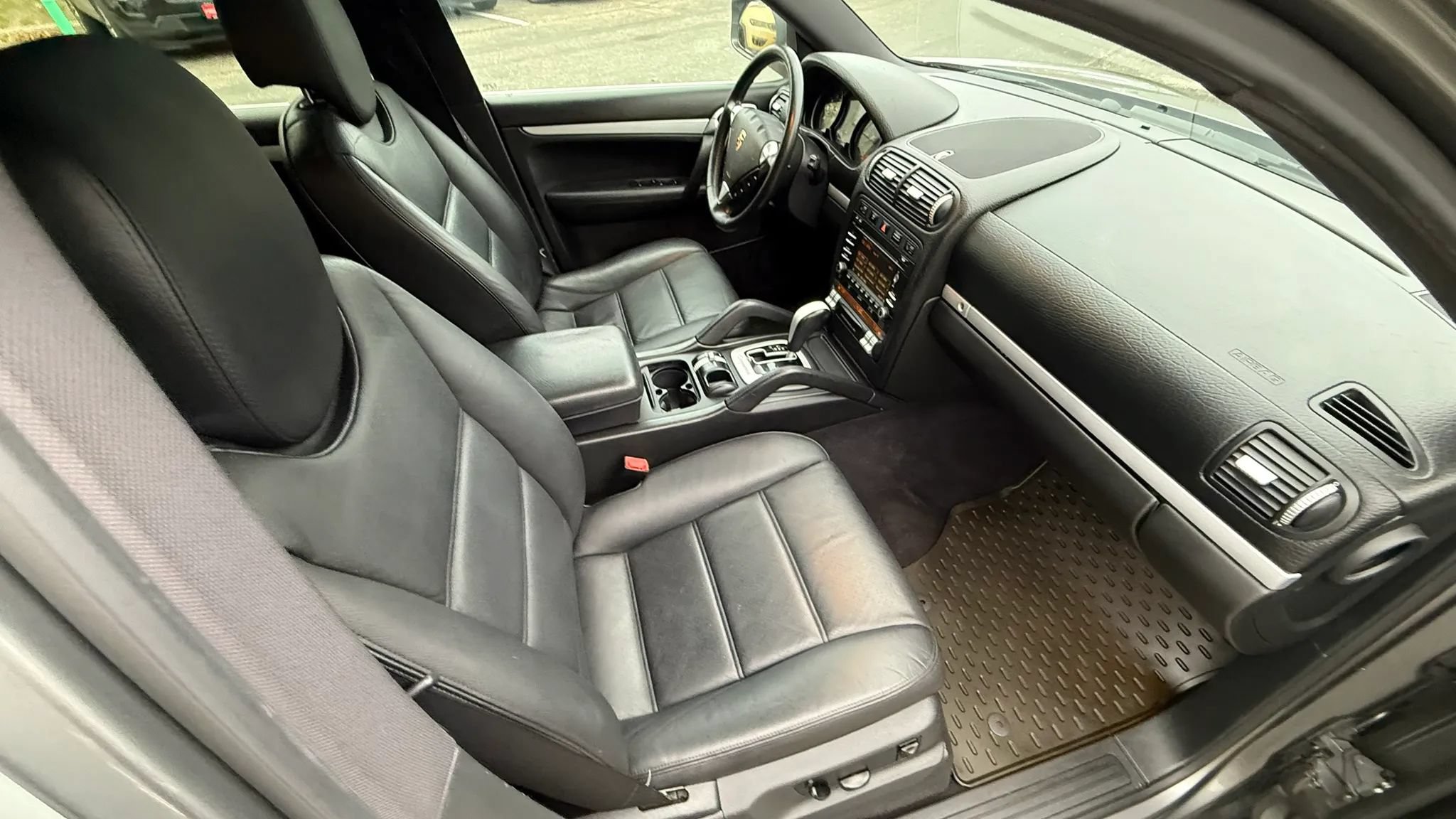 Used 2010 Porsche Cayenne AWD/4WD image 34