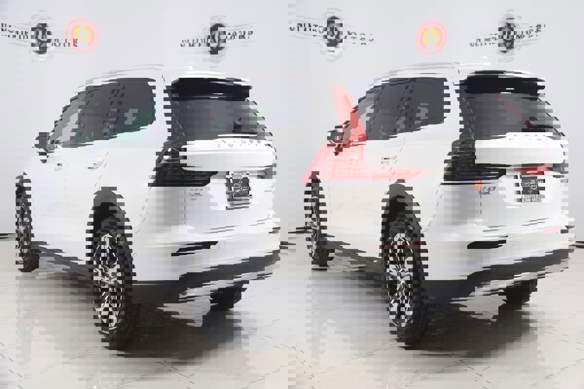 Used 2024 Volvo V60 B5 Cross Country Plus image 4