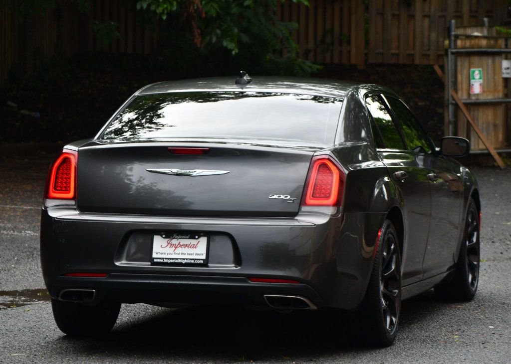 Used 2019 Chrysler 300 S image 9