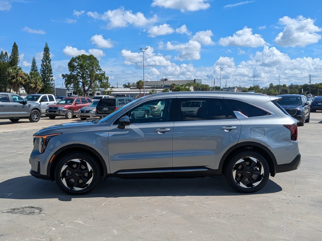 Certified 2025 Kia Sorento EX FWD image 5
