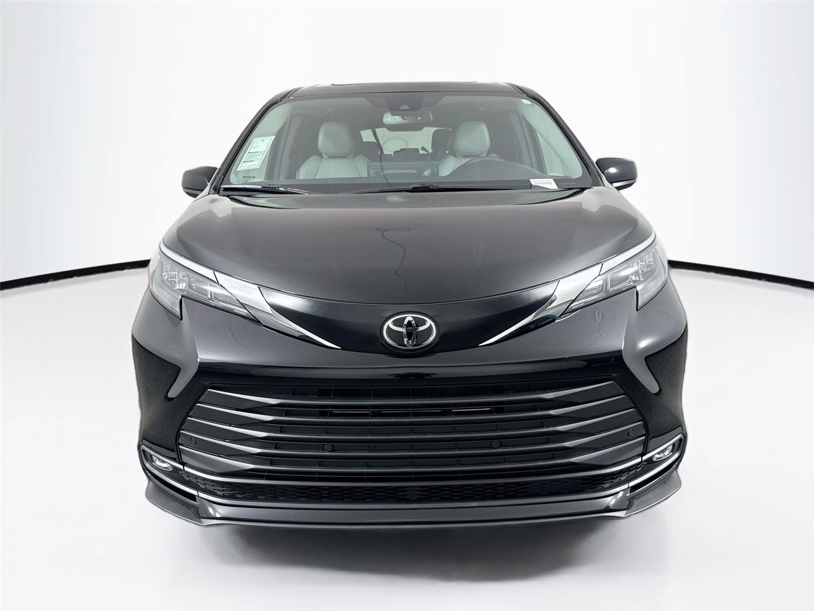 Certified 2026 Toyota Sienna XLE FWD image 9