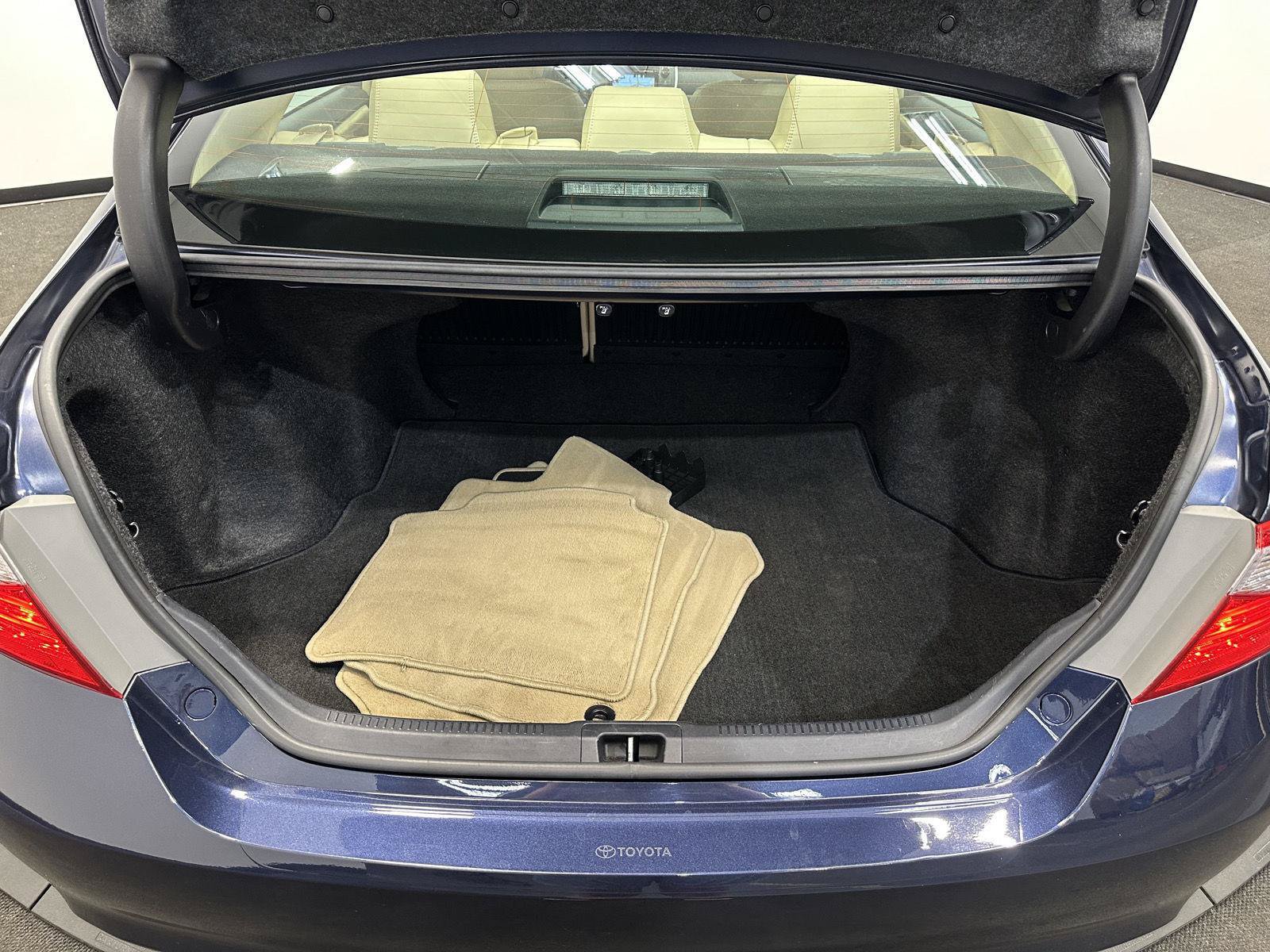 Used 2017 Toyota Camry XLE w/ Moonroof Package FWD image 27