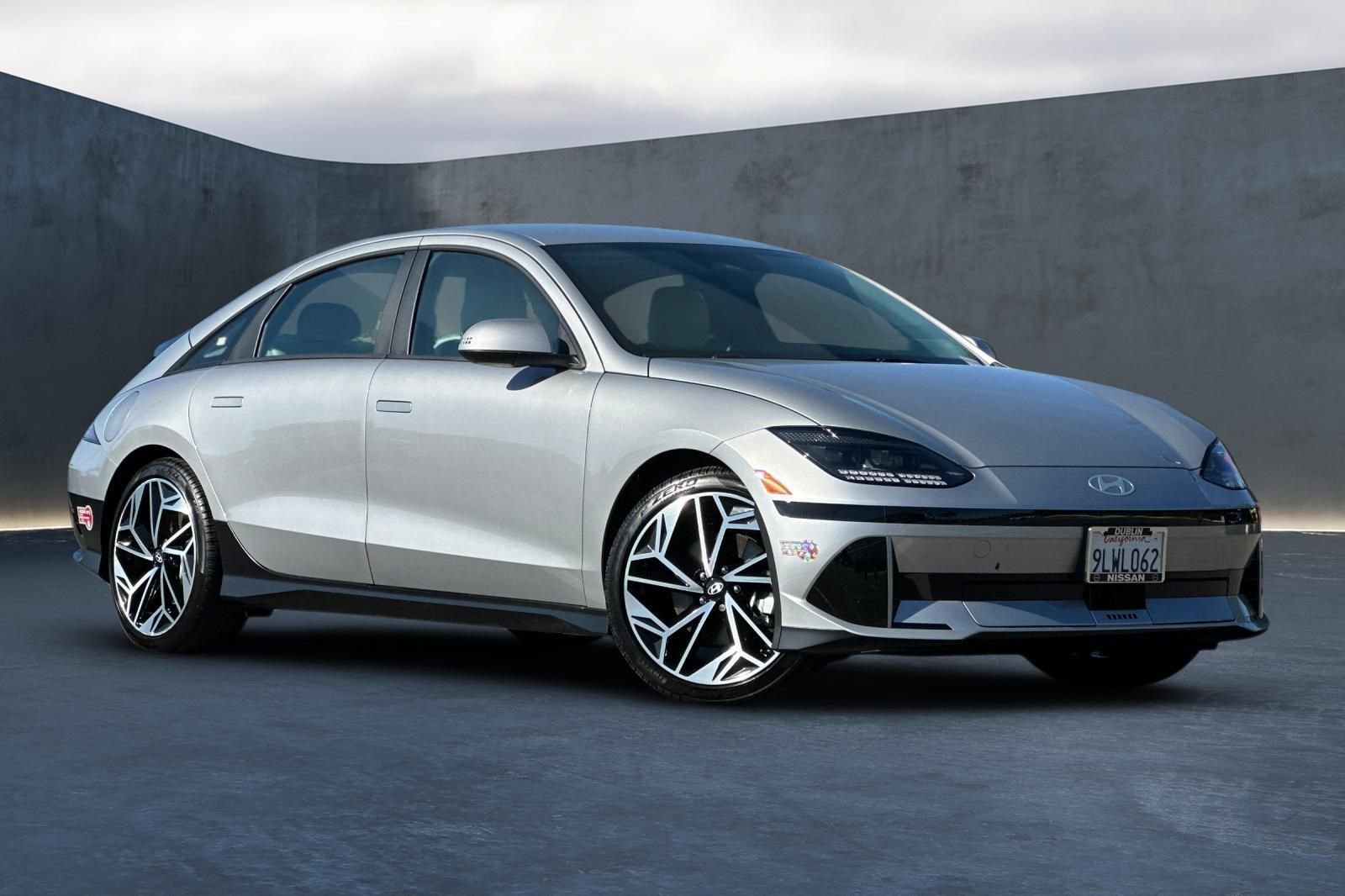 Used 2024 Hyundai Ioniq 6 SEL image 2