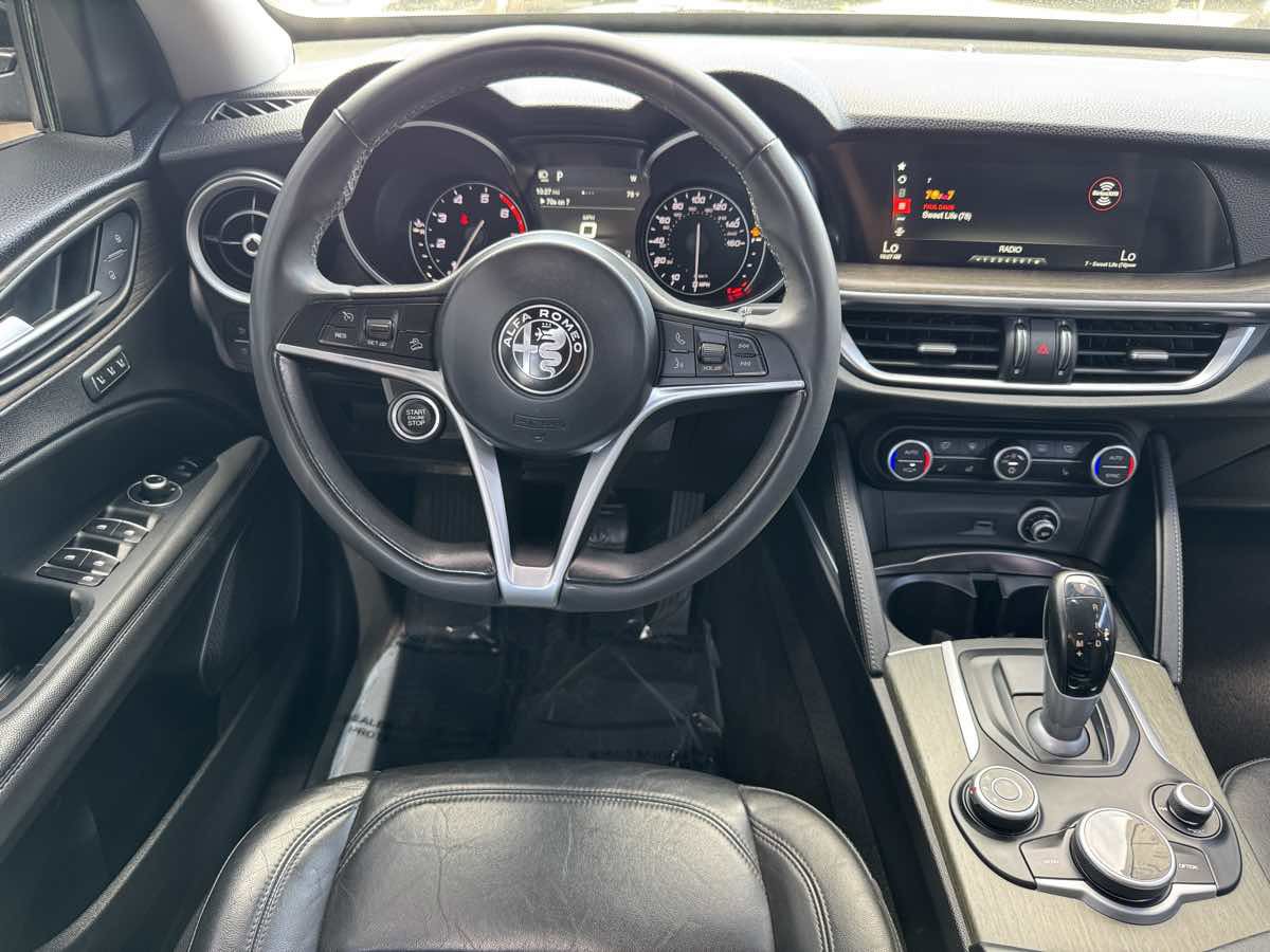 Used 2018 Alfa Romeo Stelvio Ti image 25