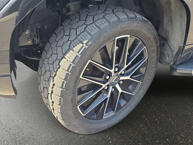 Used 2024 Lexus GX 550 w/ Accessory Package (2T) AWD/4WD image 36