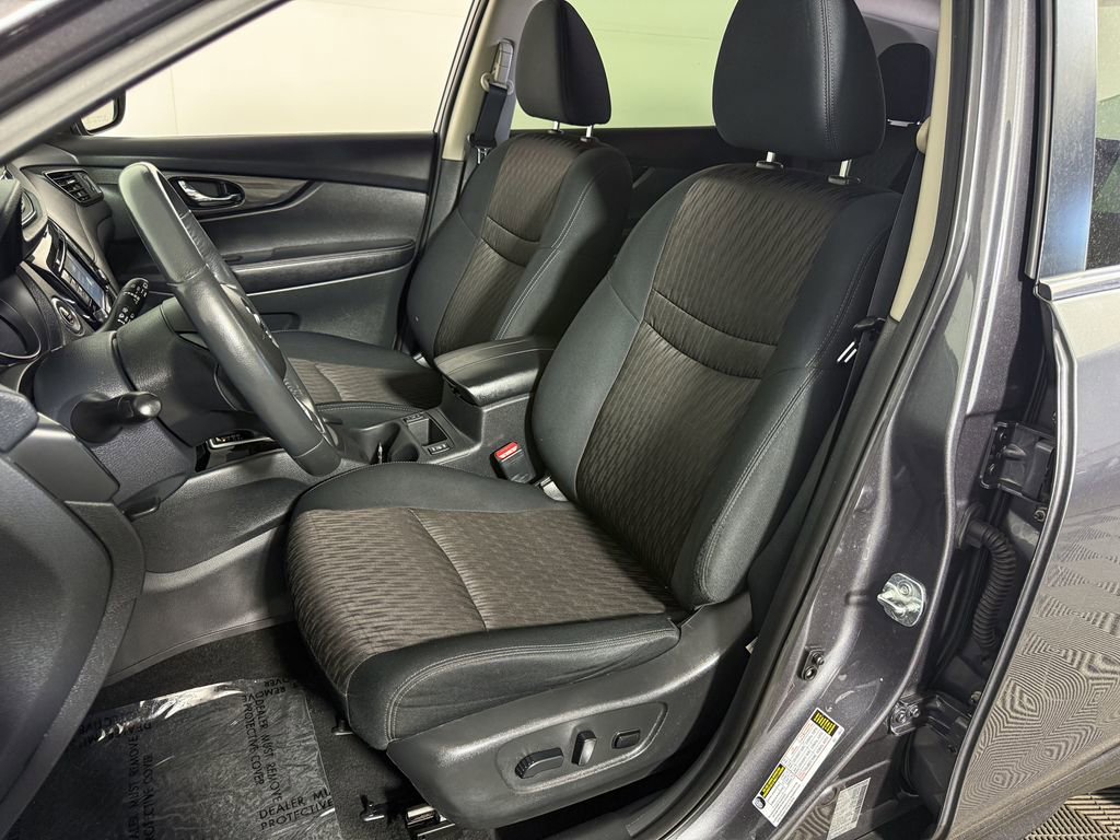 Used 2017 Nissan Rogue SV w/ SV Premium Package AWD/4WD image 16