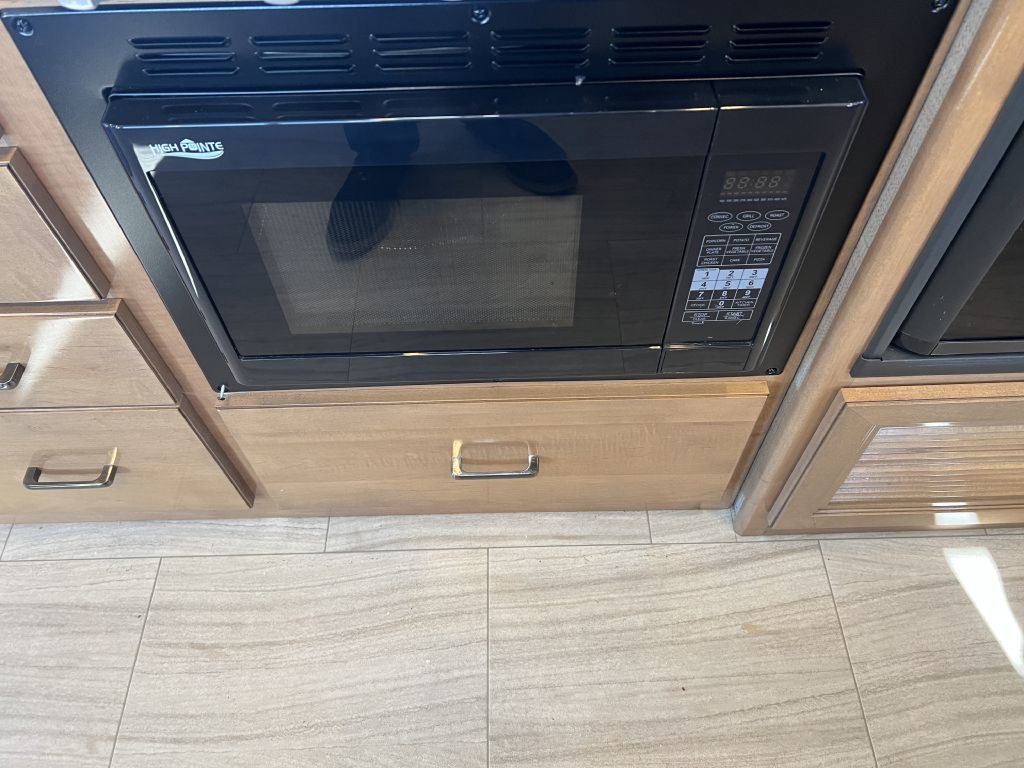 Used 2018 Mercedes-Benz Sprinter 3500 image 55