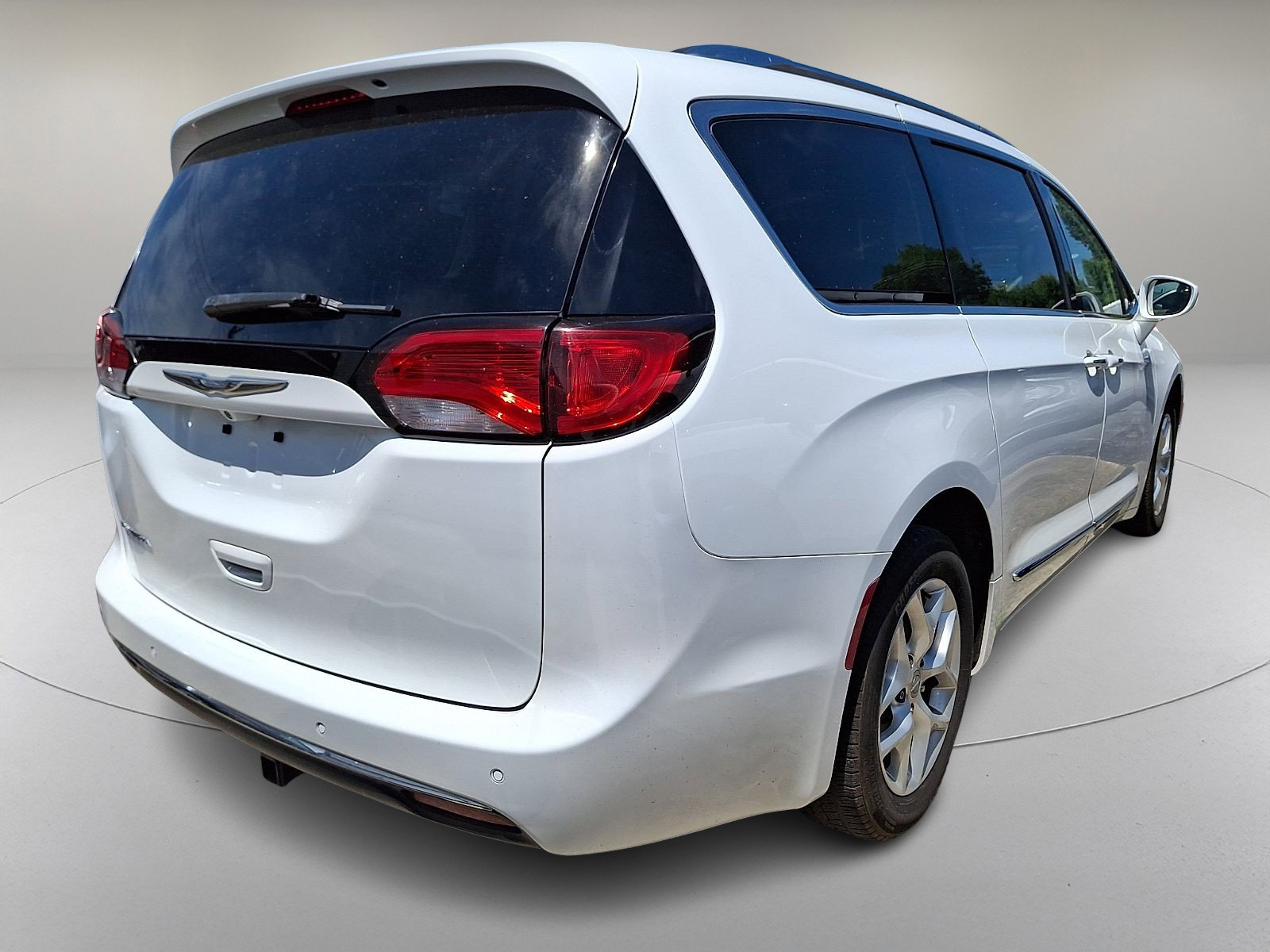 Used 2017 Chrysler Pacifica Touring-L Plus FWD image 7