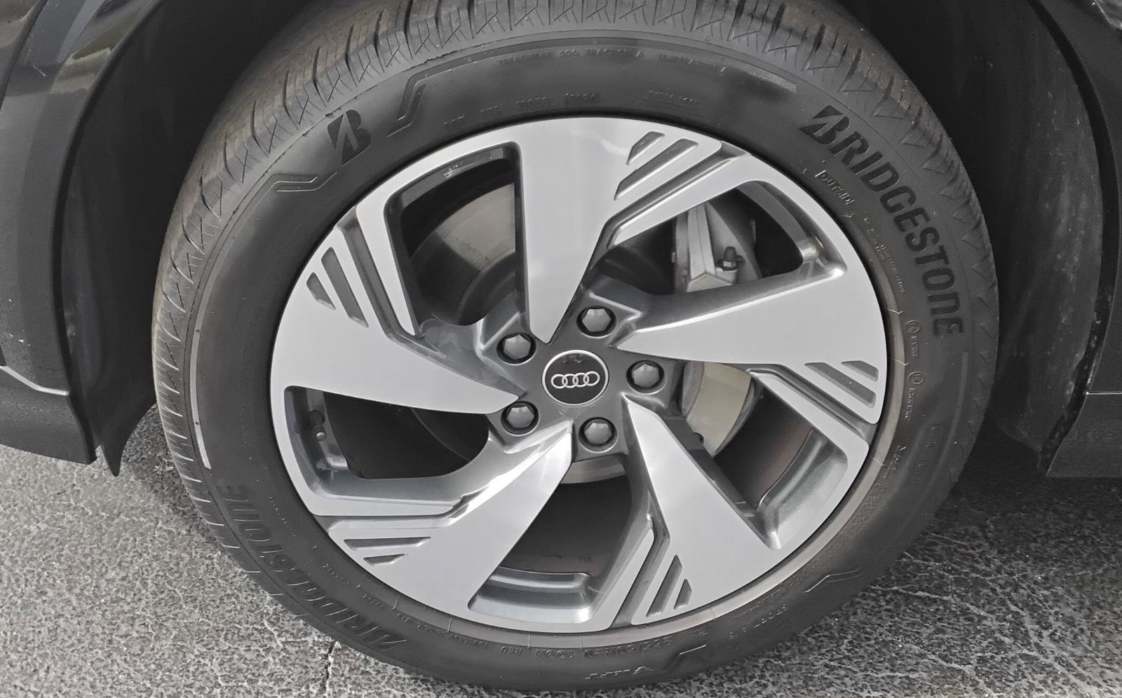 Certified 2025 Audi Q6 e-tron Premium Plus image 9