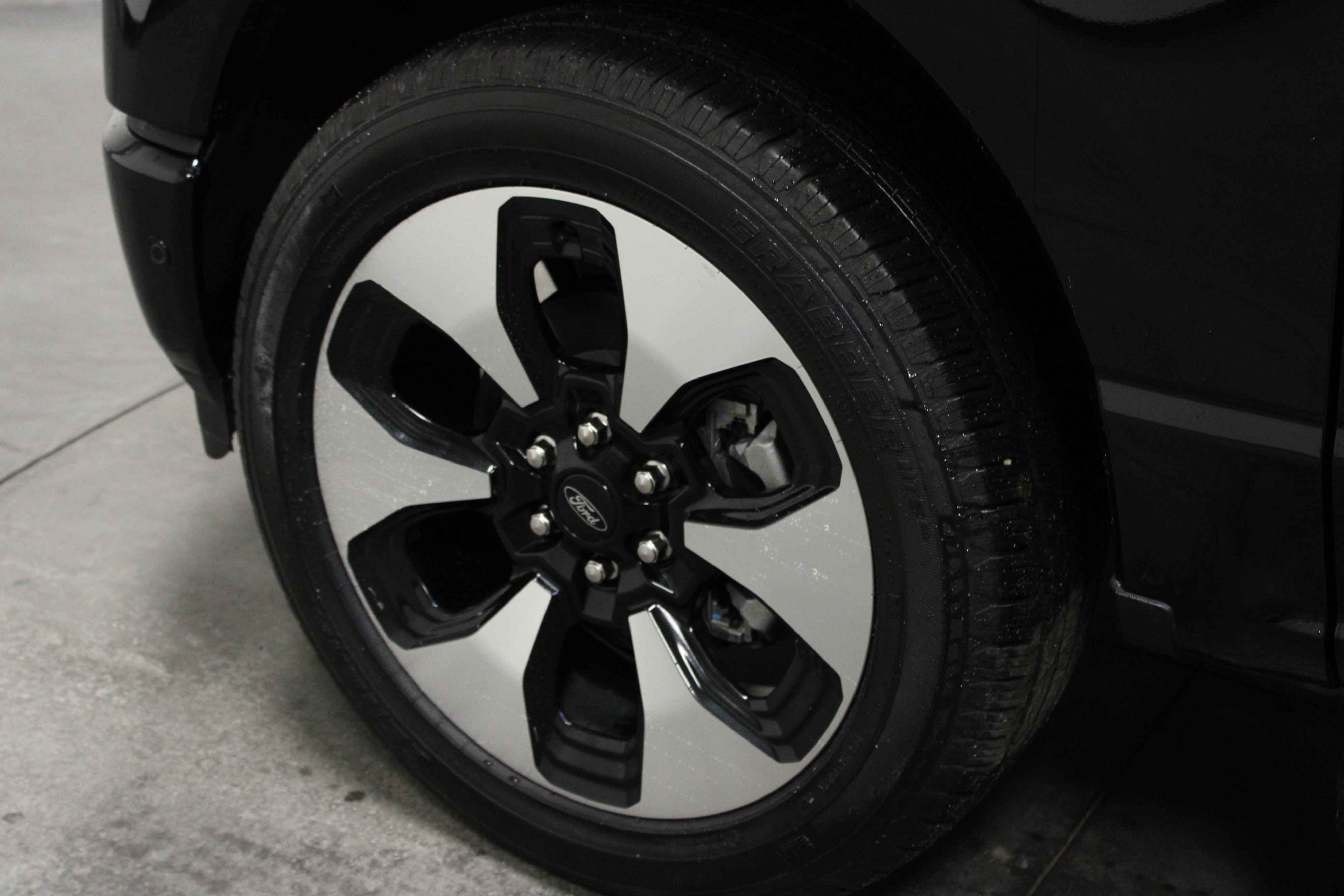 Used 2023 Ford F150 Lightning Platinum image 10