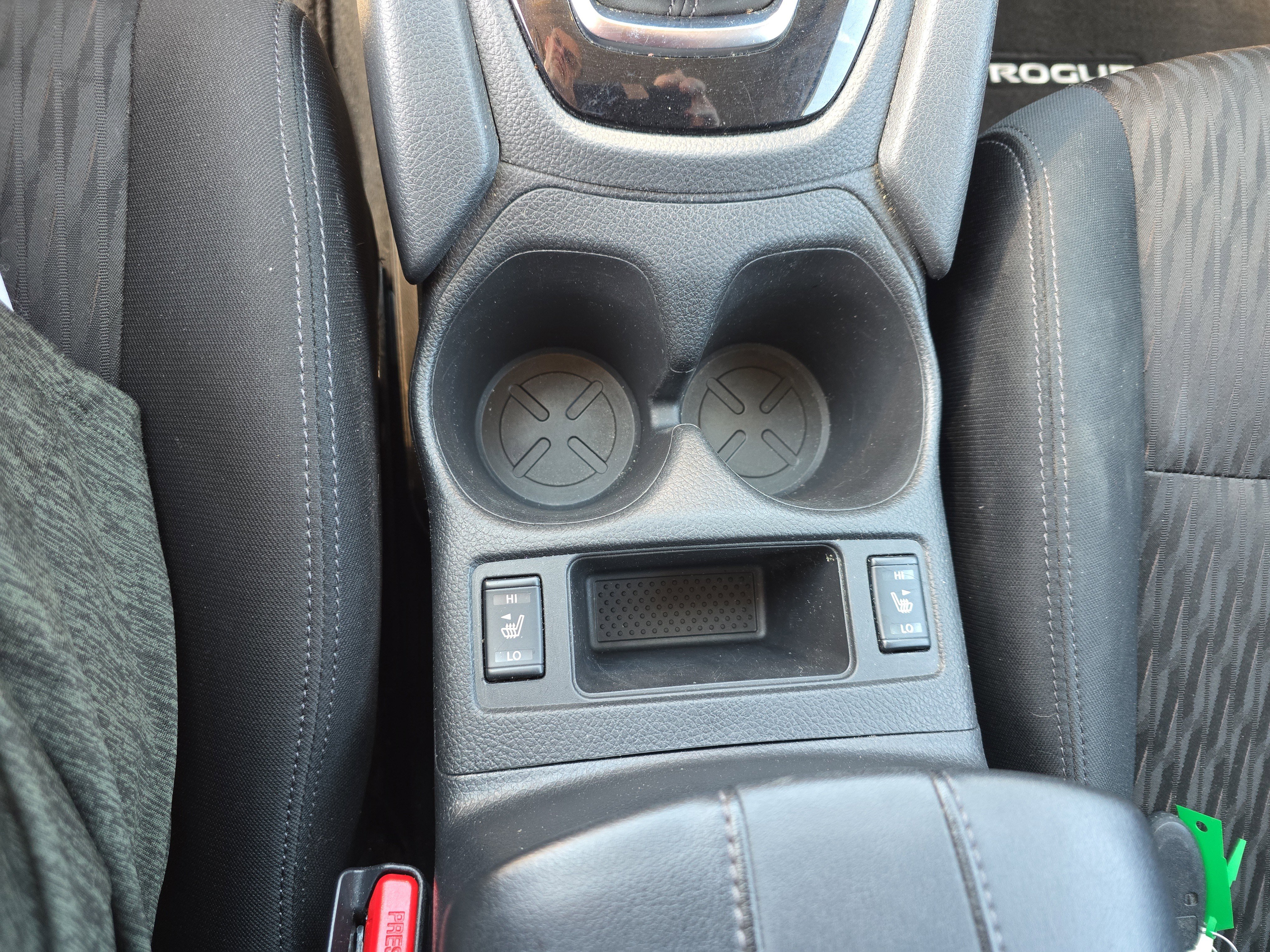 Used 2020 Nissan Rogue SV image 24