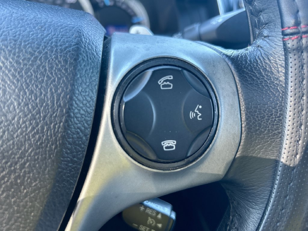 Used 2014 Toyota Camry SE w/ Moonroof Package FWD image 16